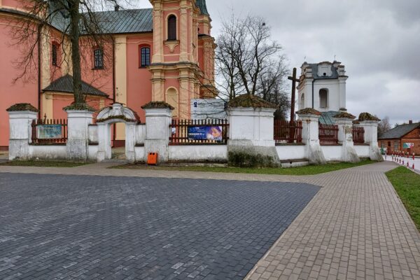 Miniaturka artykułu Parafia Rzymskokatolicka pw. Niepokalanego Poczęcia NMP w Ostrowie Lubelskim ogłasza zapytanie ofertowe pod nazwą: Rewaloryzacja zabytków przy kościele p.w. Niepokalanego Poczęcia N.M.P. w Ostrowie Lubelskim.